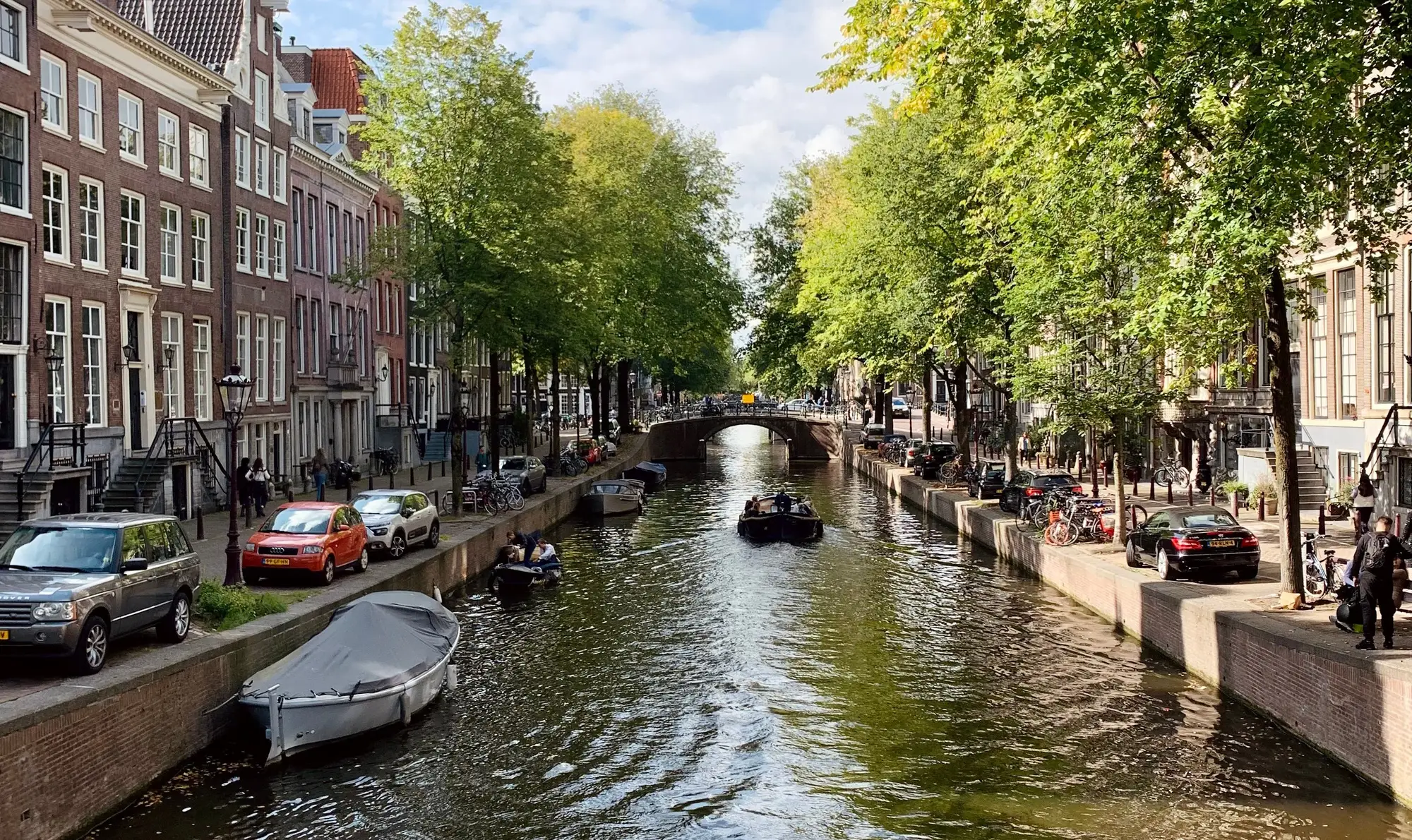 Woningen aan een Amsterdamse gracht